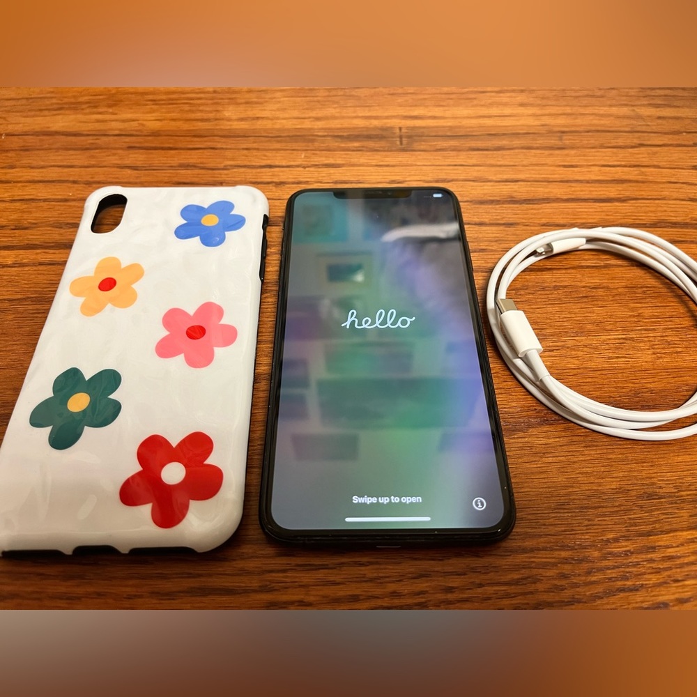 iPhone XsMax 256gb Unlocked, no scratch or crack